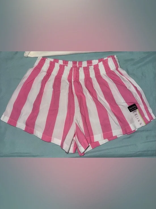 Disney Girls Minnie & Daisy Beige Top with Pink-and-White Striped Shorts - Picture 6 of 9